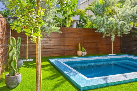 Touwnhouse à vendre à Miami, Floride: 3 chambres, 196.02 m2 № 2032967 - photo 18