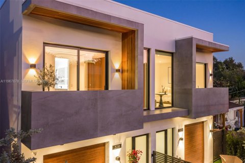 Touwnhouse à vendre à Miami, Floride: 3 chambres, 196.02 m2 № 2032967 - photo 7