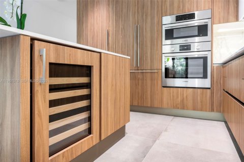 Touwnhouse à vendre à Miami, Floride: 3 chambres, 196.02 m2 № 2032967 - photo 13