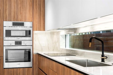 Touwnhouse à vendre à Miami, Floride: 3 chambres, 196.02 m2 № 2032967 - photo 12