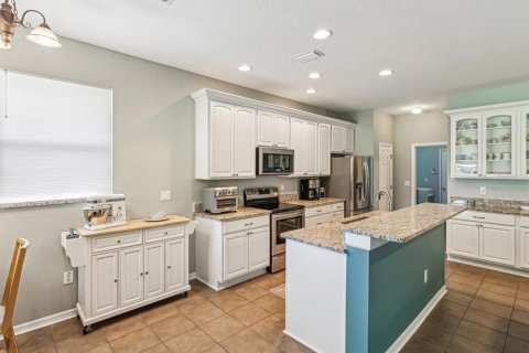House in New Port Richey, Florida 3 bedrooms, 174.75 sq.m. № 1616102 - photo 11
