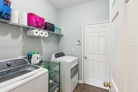 House in New Port Richey, Florida 3 bedrooms, 174.75 sq.m. № 1616102 - photo 27