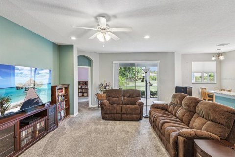 House in New Port Richey, Florida 3 bedrooms, 174.75 sq.m. № 1616102 - photo 9