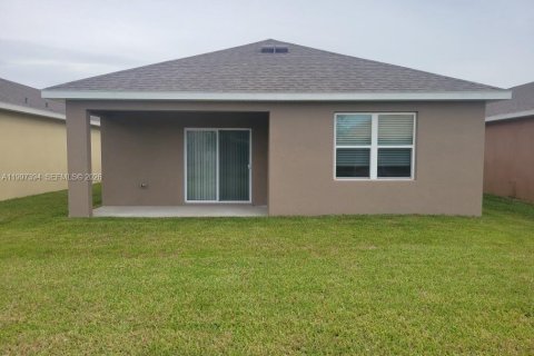 Villa ou maison à louer à Port St. Lucie, Floride: 3 chambres, 139.73 m2 № 2059289 - photo 2