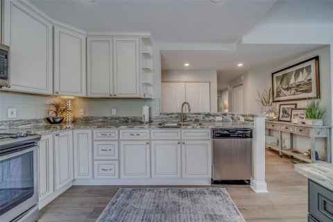 Condo in Belleair, Florida, 2 bedrooms  № 1532765 - photo 15