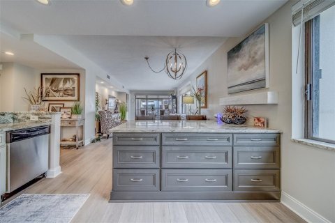 Condo in Belleair, Florida, 2 bedrooms  № 1532765 - photo 17