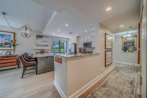 Condo in Belleair, Florida, 2 bedrooms  № 1532765 - photo 12