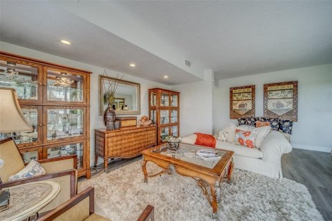 Condo in Belleair, Florida, 2 bedrooms  № 1532765 - photo 6