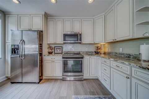 Condo in Belleair, Florida, 2 bedrooms  № 1532765 - photo 16