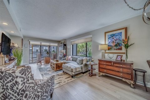 Condo in Belleair, Florida, 2 bedrooms  № 1532765 - photo 19