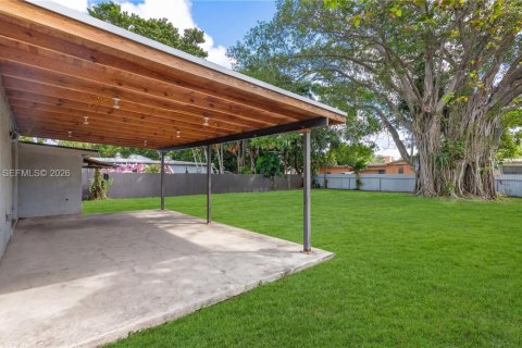 House in Miami, Florida 4 bedrooms, 117.06 sq.m. № 2243674 - photo 29