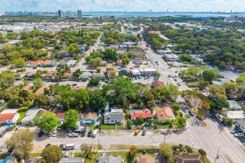 House in Miami, Florida 4 bedrooms, 117.06 sq.m. № 2243674 - photo 24
