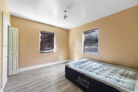 House in Miami, Florida 4 bedrooms, 117.06 sq.m. № 2243674 - photo 10