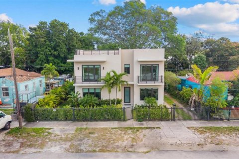 House in Miami, Florida 4 bedrooms, 117.06 sq.m. № 2243674 - photo 28