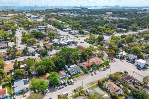 House in Miami, Florida 4 bedrooms, 117.06 sq.m. № 2243674 - photo 21
