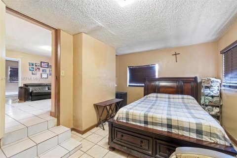 House in Miami, Florida 4 bedrooms, 117.06 sq.m. № 2243674 - photo 8