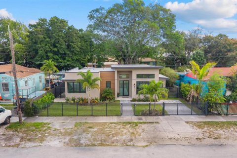House in Miami, Florida 4 bedrooms, 117.06 sq.m. № 2243674 - photo 25