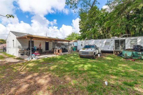 House in Miami, Florida 4 bedrooms, 117.06 sq.m. № 2243674 - photo 16