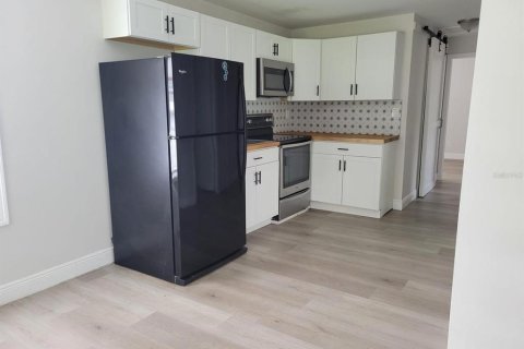 Adosado en venta en Kissimmee, Florida, 2 dormitorios, 63.55 m2 № 1914854 - foto 2