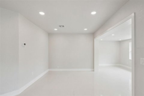 Villa ou maison à vendre à Leesburg, Floride: 2 chambres, 111.2 m2 № 2226153 - photo 23