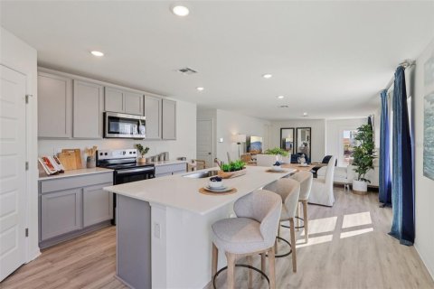 House in Lakeland, Florida 4 bedrooms, 154.68 sq.m. № 2100095 - photo 2
