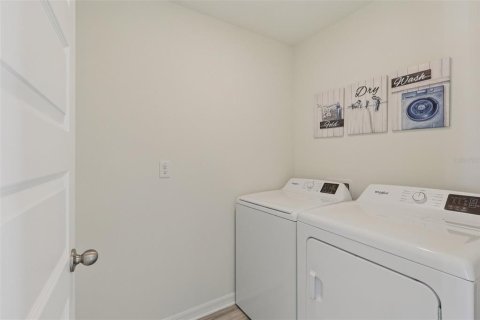 House in Lakeland, Florida 4 bedrooms, 154.68 sq.m. № 2100095 - photo 10