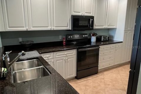 Condo in New Smyrna Beach, Florida, 2 bedrooms  № 2206423 - photo 7