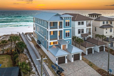 House in Miramar Beach, Florida 10 bedrooms, 666.67 sq.m. № 559679 - photo 1