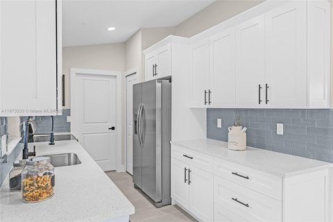 Купить виллу или дом в Лихай-Эйкерс, Флорида 3 спальни, № 1928359 - фото 23