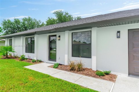 Купить виллу или дом в Лихай-Эйкерс, Флорида 3 спальни, № 1928359 - фото 2