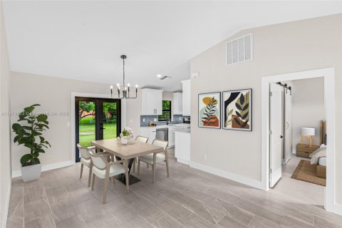 Купить виллу или дом в Лихай-Эйкерс, Флорида 3 спальни, № 1928359 - фото 16