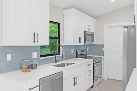 Купить виллу или дом в Лихай-Эйкерс, Флорида 3 спальни, № 1928359 - фото 22