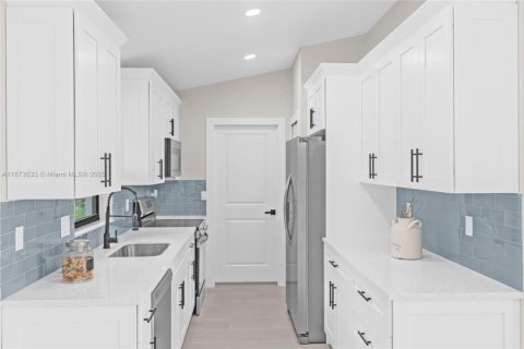 Купить виллу или дом в Лихай-Эйкерс, Флорида 3 спальни, № 1928359 - фото 21