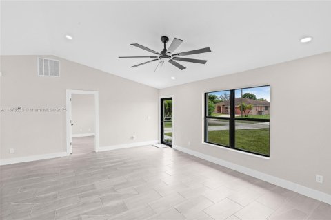 Купить виллу или дом в Лихай-Эйкерс, Флорида 3 спальни, № 1928359 - фото 14