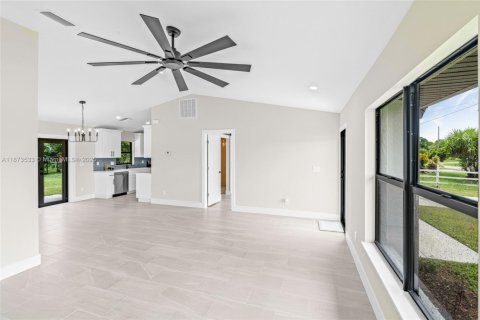 Купить виллу или дом в Лихай-Эйкерс, Флорида 3 спальни, № 1928359 - фото 13