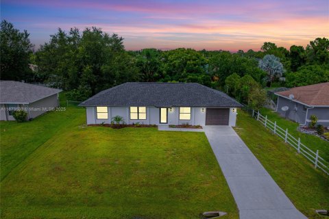 Купить виллу или дом в Лихай-Эйкерс, Флорида 3 спальни, № 1928359 - фото 4