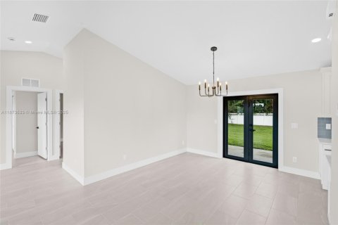 Купить виллу или дом в Лихай-Эйкерс, Флорида 3 спальни, № 1928359 - фото 17