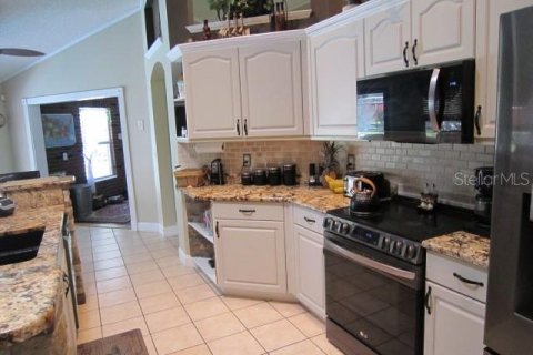 House in DeLand, Florida 4 bedrooms, 235.51 sq.m. № 1907552 - photo 24