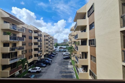 Copropriété à vendre à Miami, Floride: 2 chambres, 78.78 m2 № 1973514 - photo 10