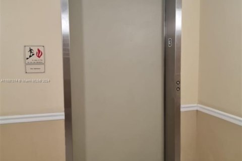 Copropriété à vendre à Miami, Floride: 2 chambres, 78.78 m2 № 1973514 - photo 6