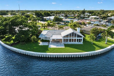 House in Saint Petersburg, Florida 3 bedrooms, 205.31 sq.m. № 2105336