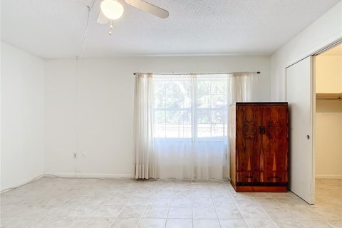 Condo in Saint Petersburg, Florida, 1 bedroom  № 1528031 - photo 14