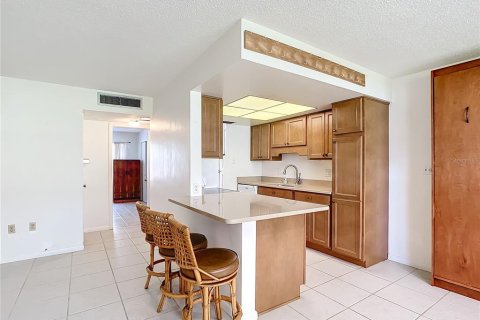Condo in Saint Petersburg, Florida, 1 bedroom  № 1528031 - photo 4