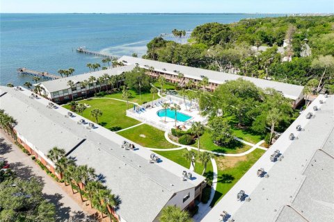 Condo in Saint Petersburg, Florida, 1 bedroom  № 1528031 - photo 1