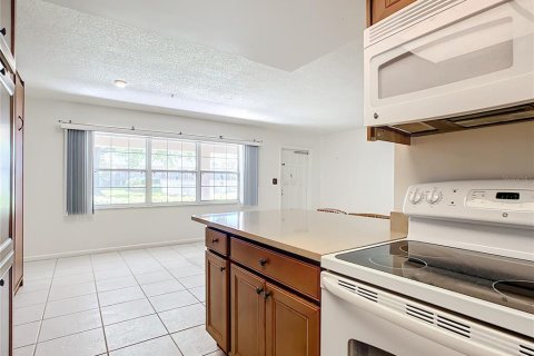 Condo in Saint Petersburg, Florida, 1 bedroom  № 1528031 - photo 9