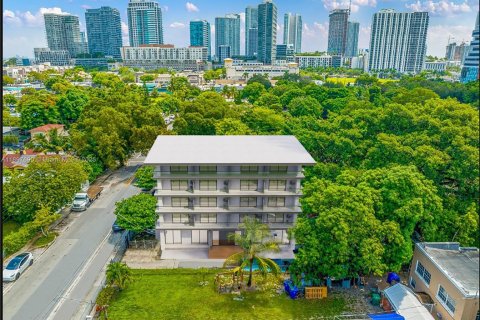 Propiedad comercial en venta en Miami, Florida № 1949640 - foto 1
