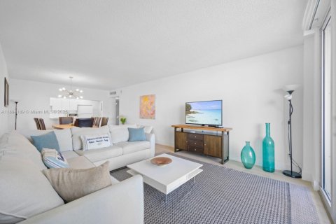 Condo in Sunny Isles Beach, Florida, 1 bedroom  № 2018442 - photo 6