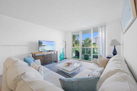 Condo in Sunny Isles Beach, Florida, 1 bedroom  № 2018442 - photo 5