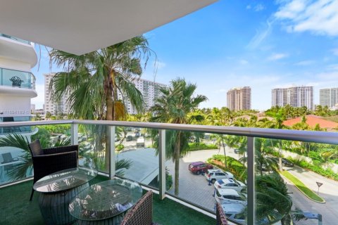 Condo in Sunny Isles Beach, Florida, 1 bedroom  № 2018442 - photo 2