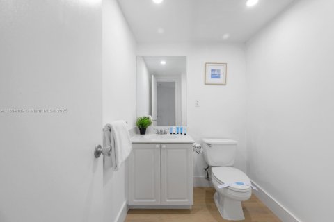 Condo in Sunny Isles Beach, Florida, 1 bedroom  № 2018442 - photo 14